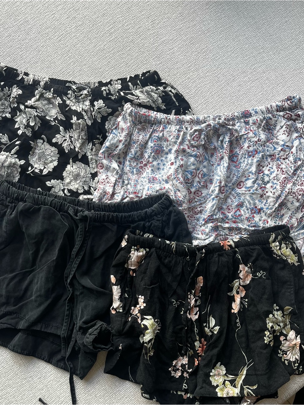 17 Brandy Melville Bundle (Shirts, Shorts, Dress + Stickers) - Picture 5 of 10